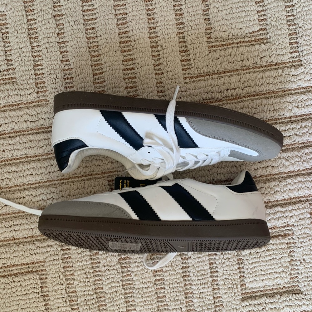 Ecko Unltd. White and Black Sneakers